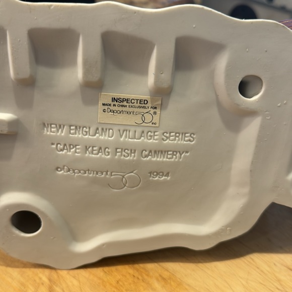 Dept. 56 *Vtg New
England"Cape Keag Fish
Cannery" Porcelain
Lighted(1994)no box - Picture 5 of 6